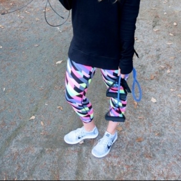 Victoria Secret Neon Capri Geo Print Tights - Picture 4 of 14